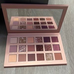Huda Beauty New Nude Palette